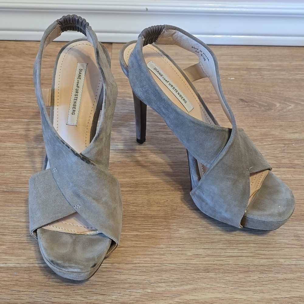 Diane Von Furstenberg DVF Zia Suede Platform Sandals Heels Taupe Beige Size 8.5